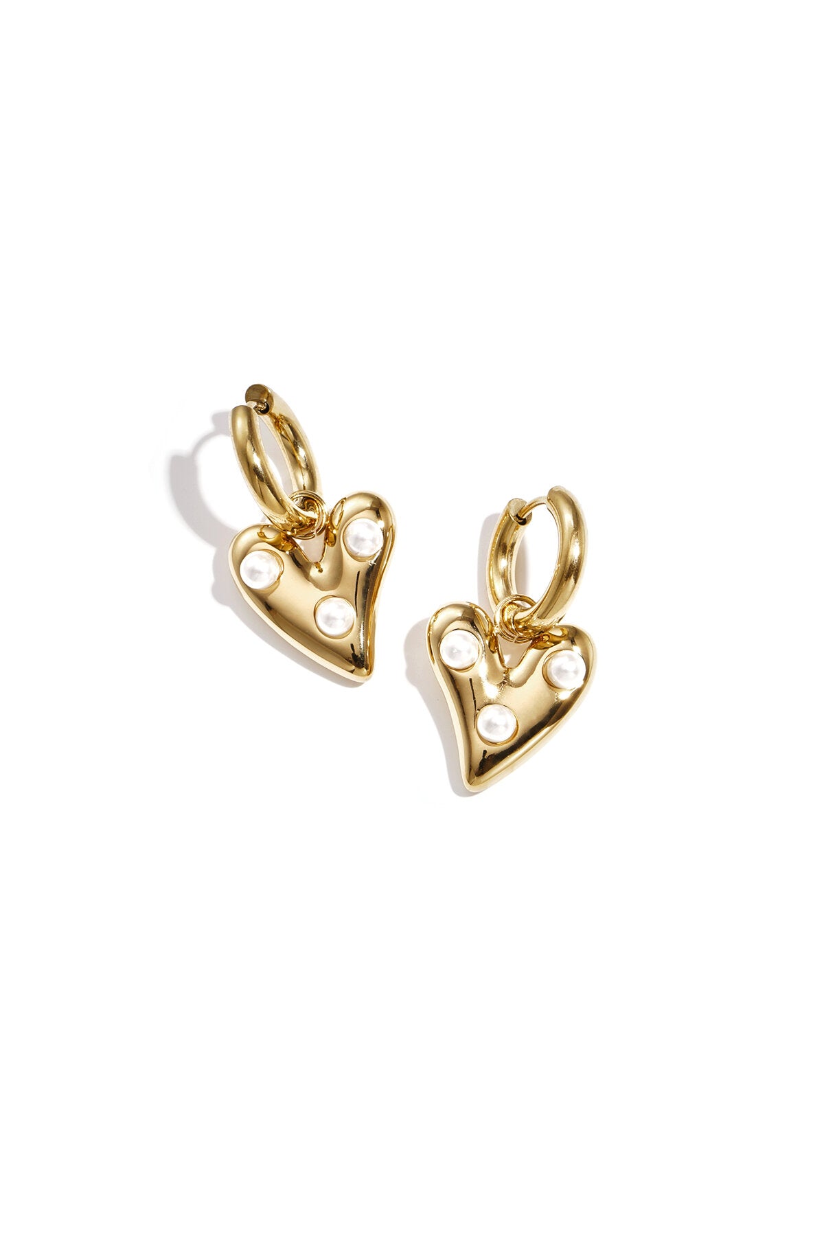 Pendientes de aro con corazón colgante y perlas