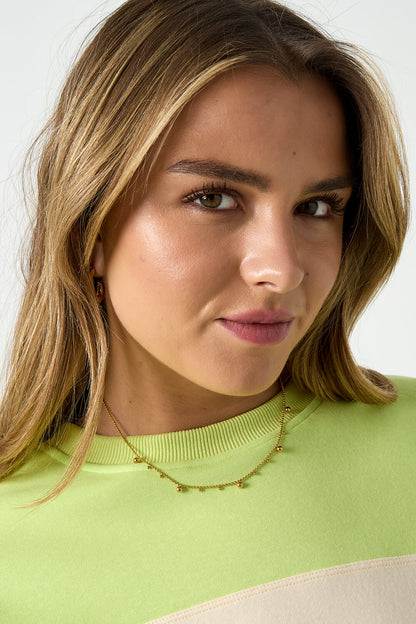 Collar con bolas alternadas