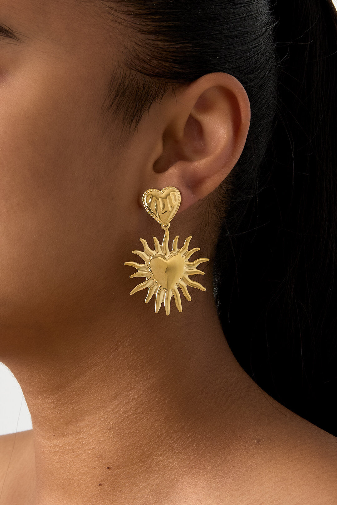 Pendientes de corazón con sol colgante