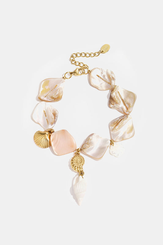 Pulsera con conchas y charms marinos beige
