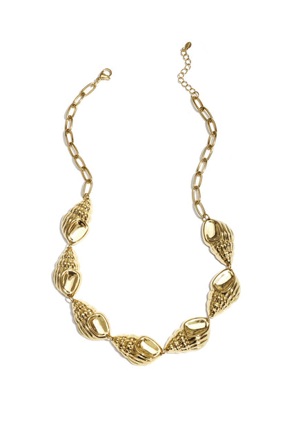 Collar llamativo con conchas grandes