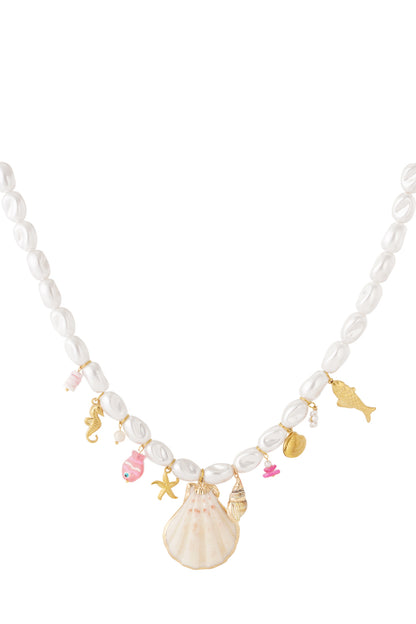 Collar de perlas con conchas marinas