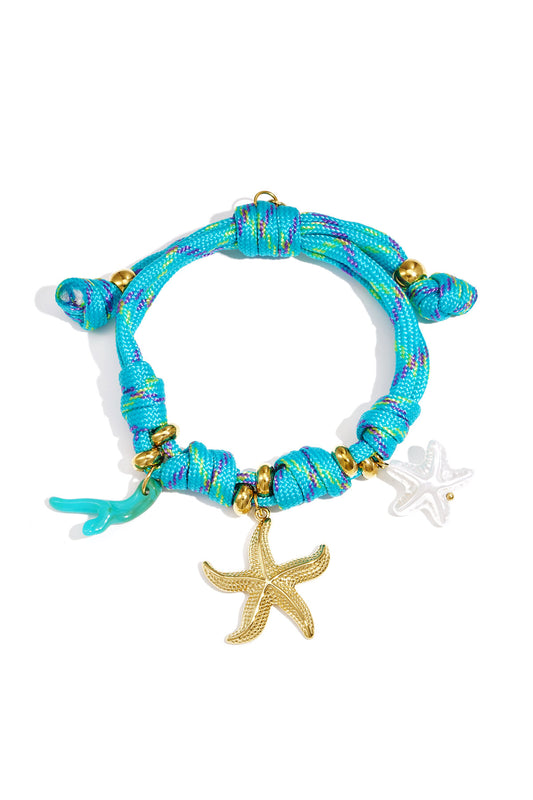 Pulsera de cuerda con nudos y dijes de estrellas de mar