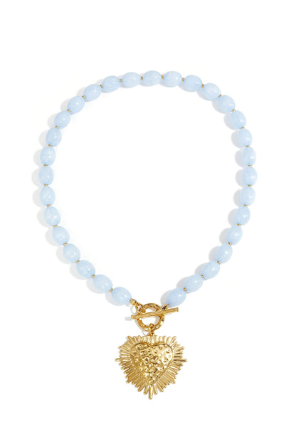Collar de cuentas con dije de cierre frontal