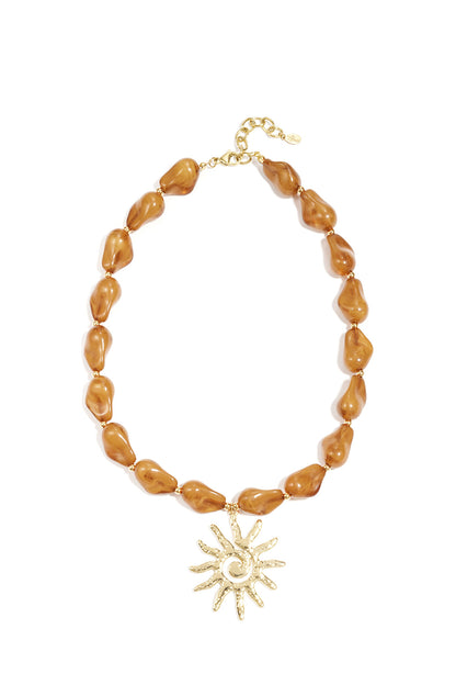 Collar de cuentas con dije de sol