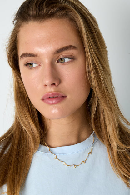 Collar con diseño en zigzag y piedras