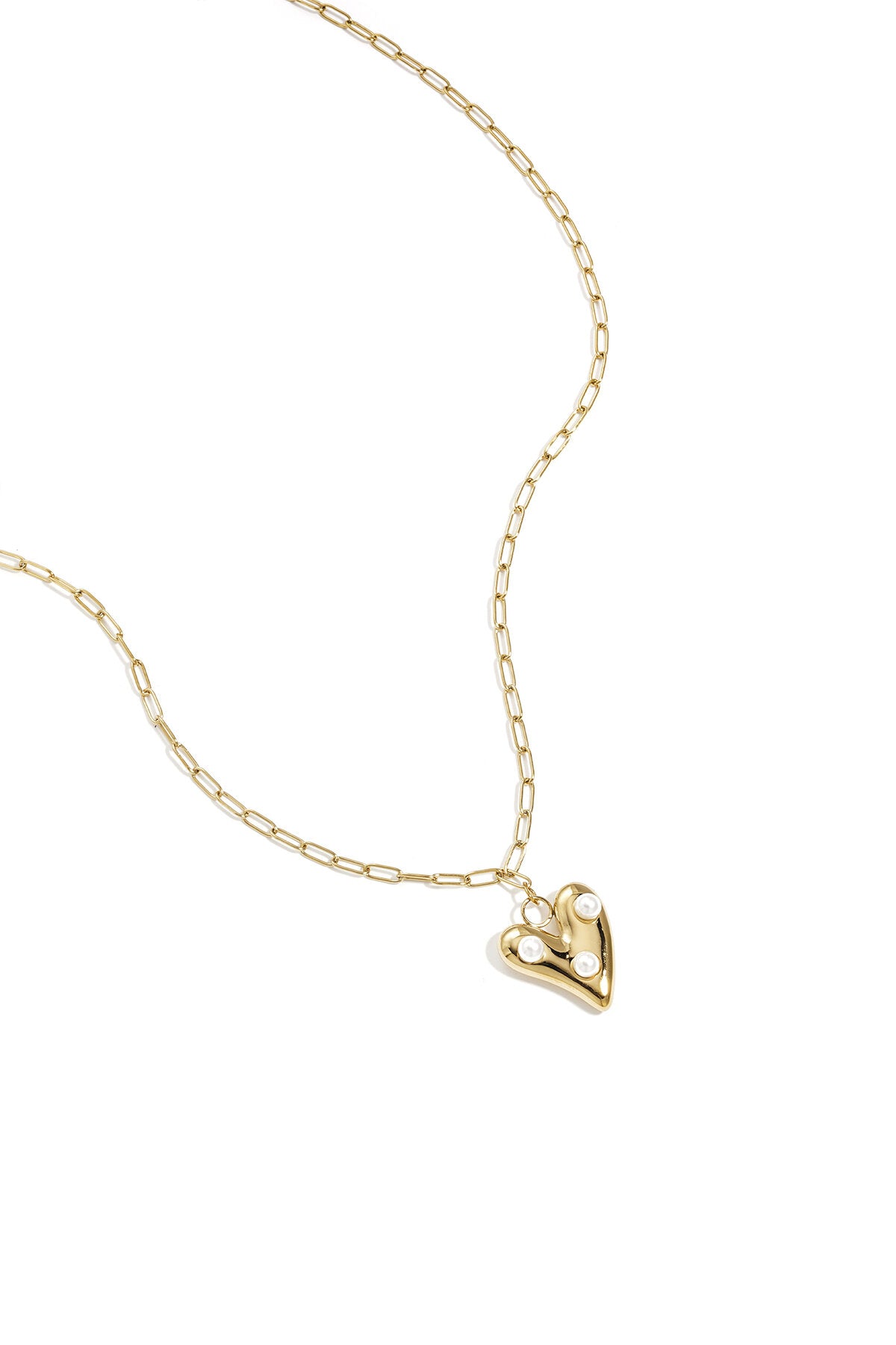 Collar con corazón colgante y perlas