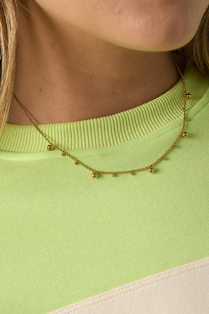 Collar con bolas alternadas