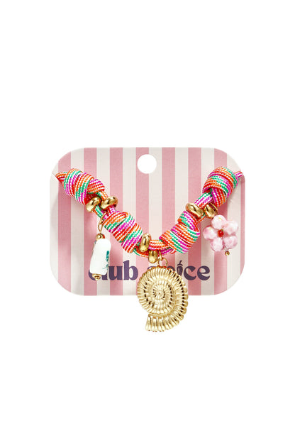 Pulsera de cuerda con nudos y charms de conchas