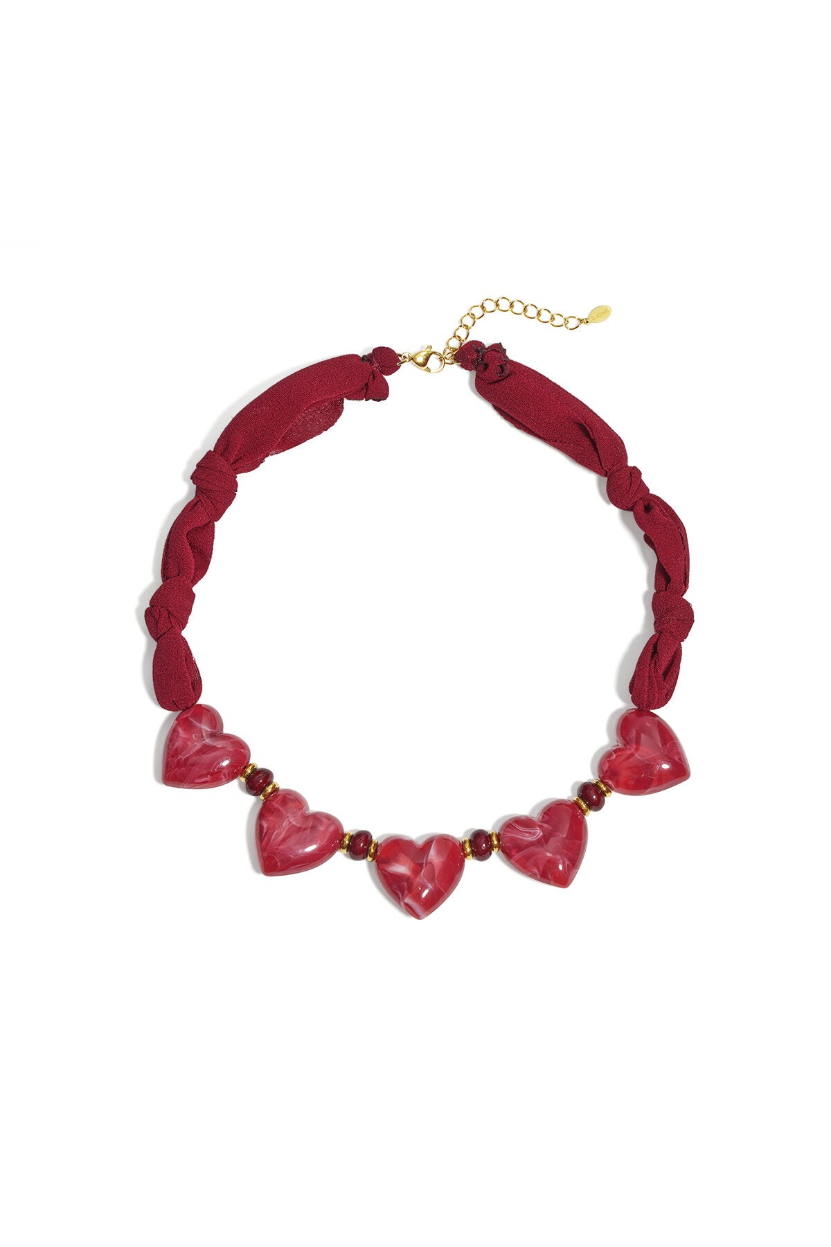 Collar de tela con cuentas de corazón