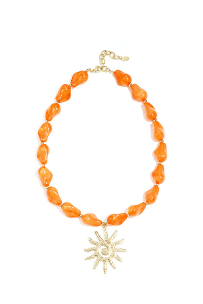 Collar de cuentas con dije de sol