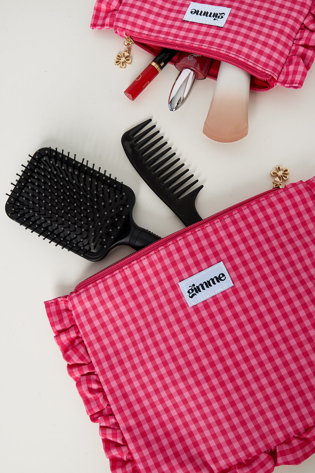 Funda para iPad a cuadros fabricada en dulce poliéster, ideal para el uso diario.